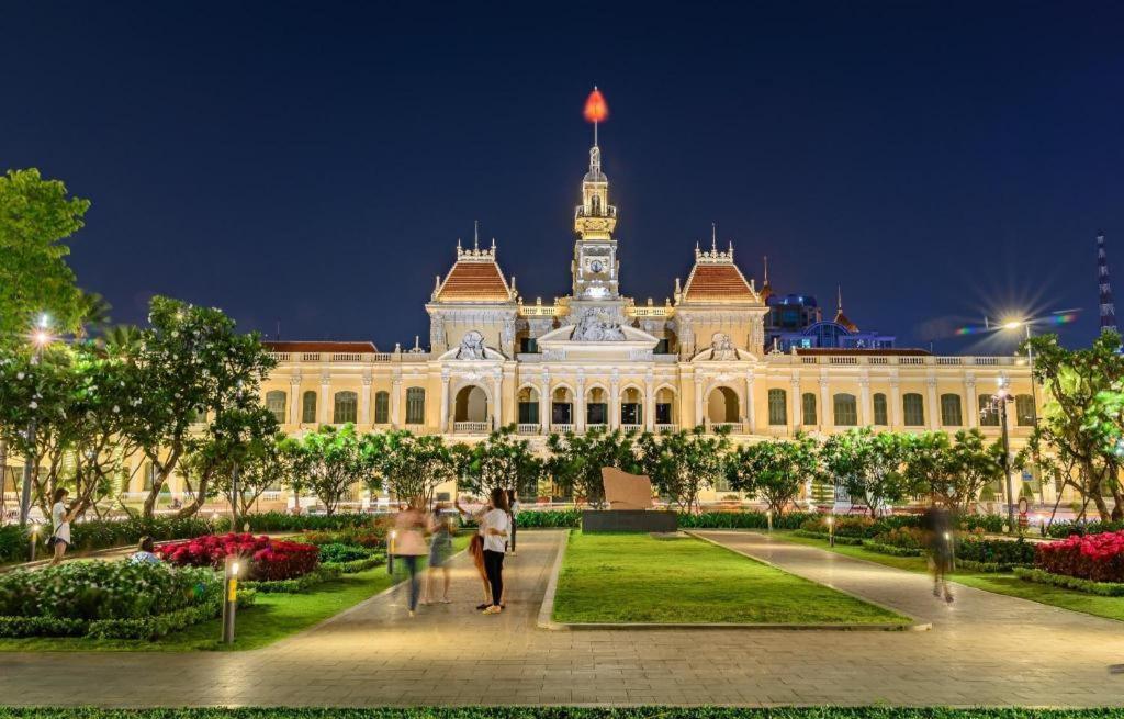 The White Hotel 8A Thai Van Lung Хошимин Экстерьер фото