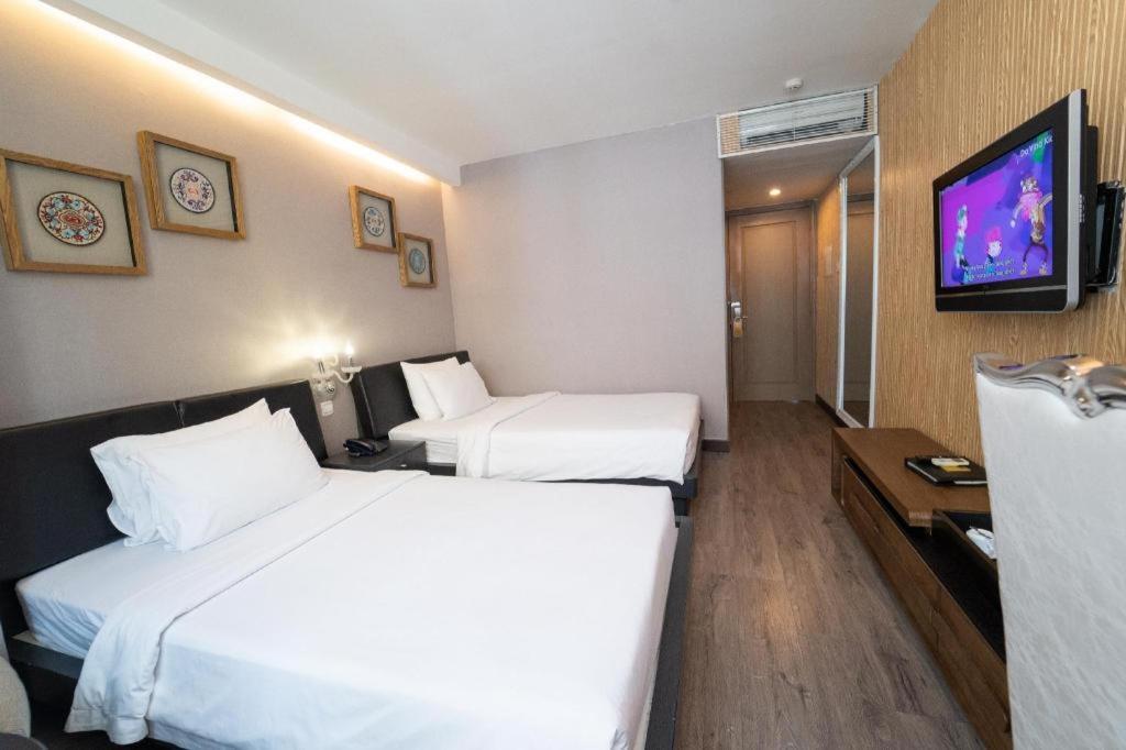 The White Hotel 8A Thai Van Lung Хошимин Экстерьер фото