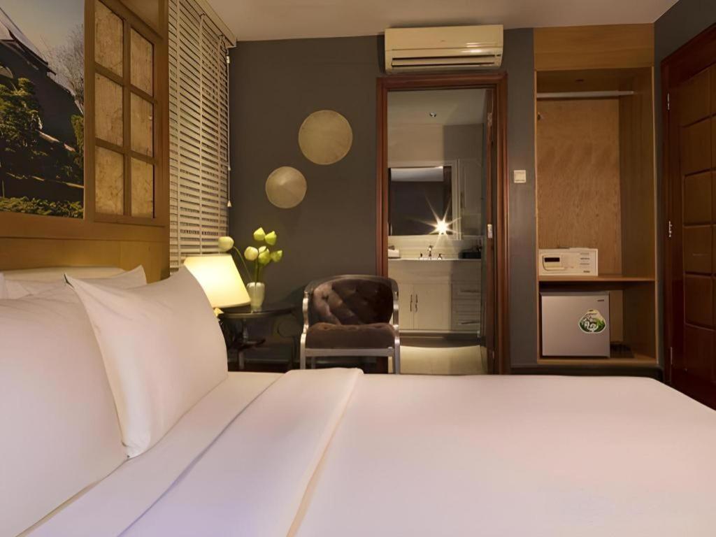 The White Hotel 8A Thai Van Lung Хошимин Экстерьер фото