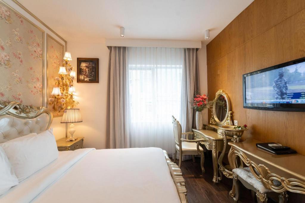 The White Hotel 8A Thai Van Lung Хошимин Экстерьер фото