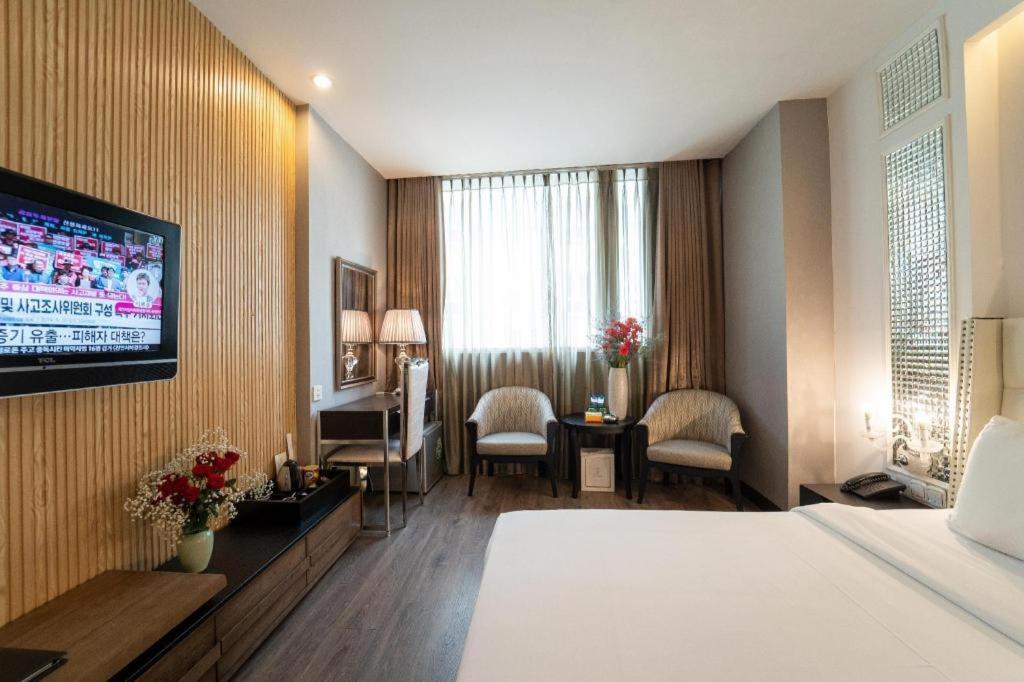 The White Hotel 8A Thai Van Lung Хошимин Экстерьер фото