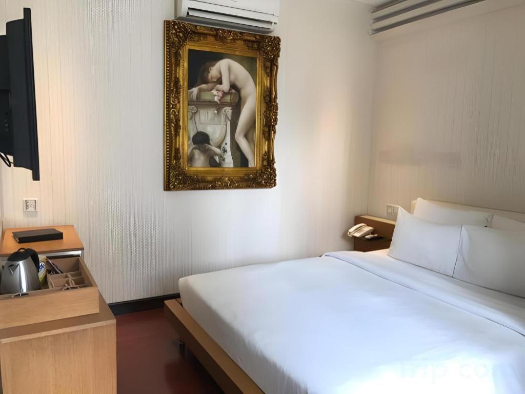 The White Hotel 8A Thai Van Lung Хошимин Экстерьер фото