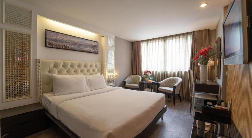 The White Hotel 8A Thai Van Lung Хошимин Экстерьер фото