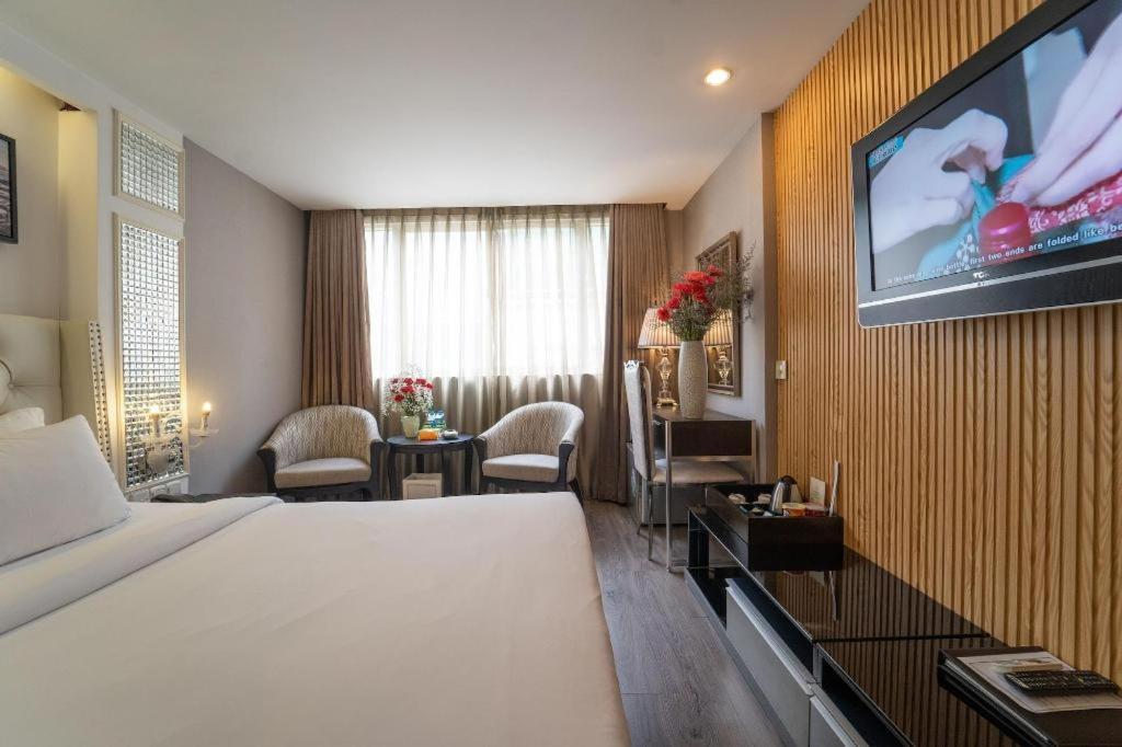 The White Hotel 8A Thai Van Lung Хошимин Экстерьер фото