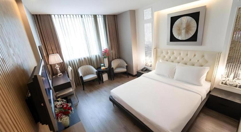 The White Hotel 8A Thai Van Lung Хошимин Экстерьер фото