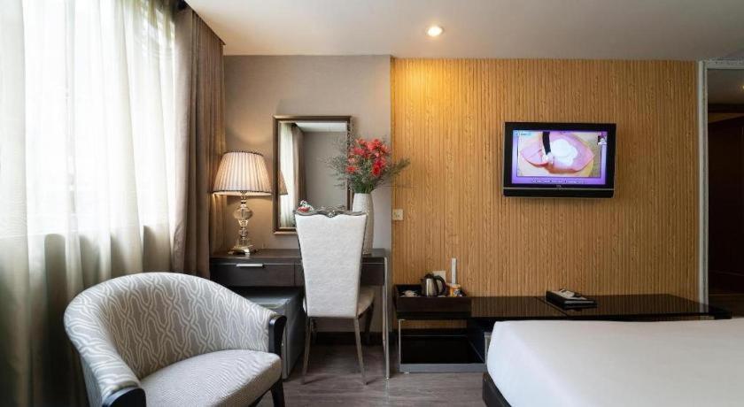 The White Hotel 8A Thai Van Lung Хошимин Экстерьер фото