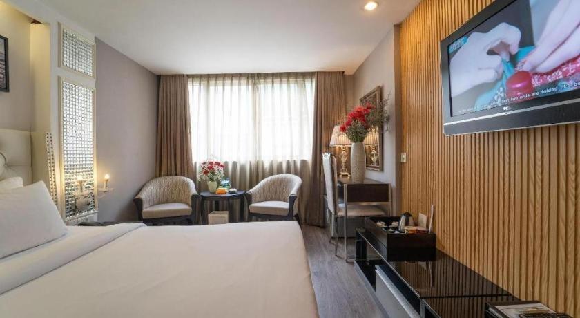 The White Hotel 8A Thai Van Lung Хошимин Экстерьер фото